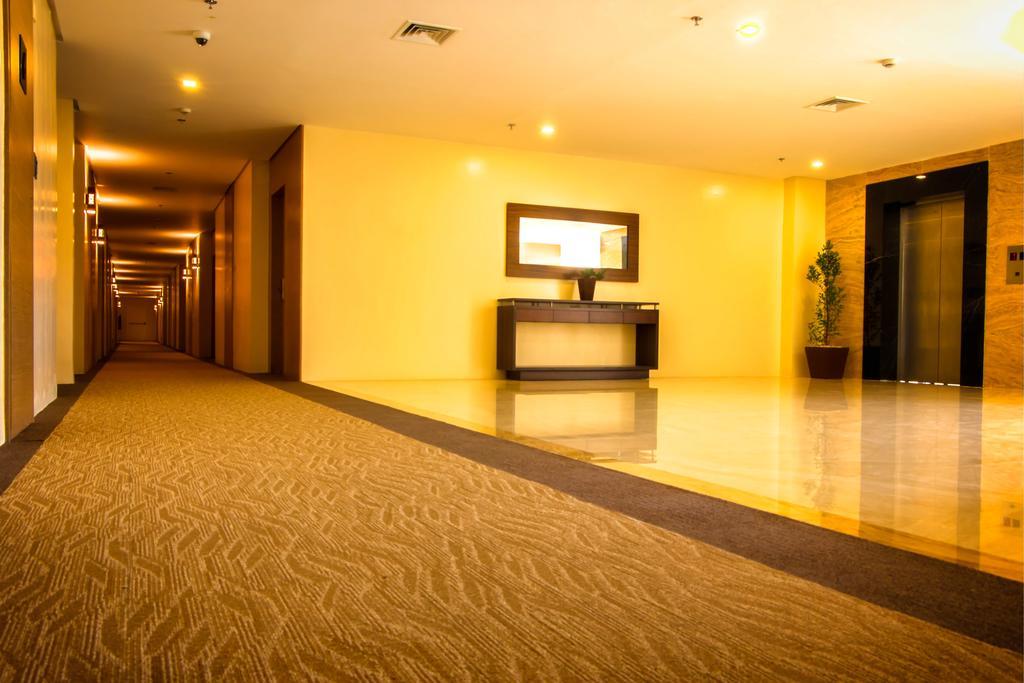 Royce Hotel & Casino Clark Field Room photo